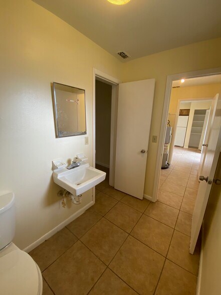 Half Bath - 1416 Peavy Ct
