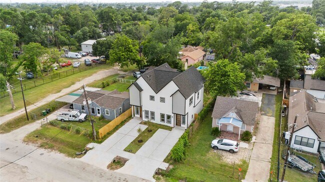 Building Photo - 7805 Farnsworth St