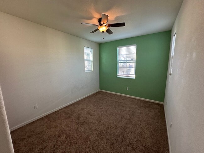 Building Photo - Beautiful 4 Bedroom, 3 Bath Mountain House Home