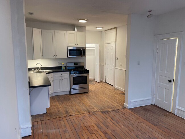 Building Photo - 1450 W 18th St