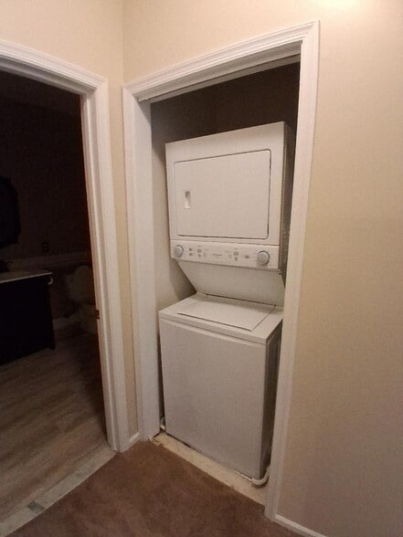 Building Photo - 8927 Groffs Mill Dr