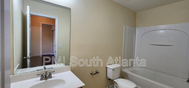 Building Photo - 3325 Fernview Dr
