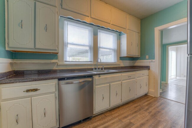 Building Photo - Limited Time: Qualified Tenants Get Half P...