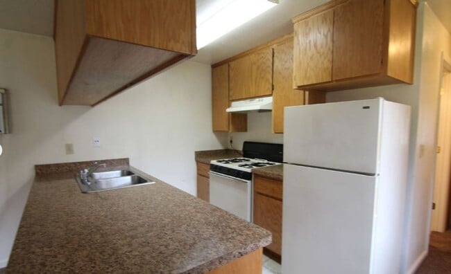 Building Photo - 1221