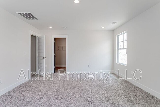 Building Photo - 44 Centimeters Dr