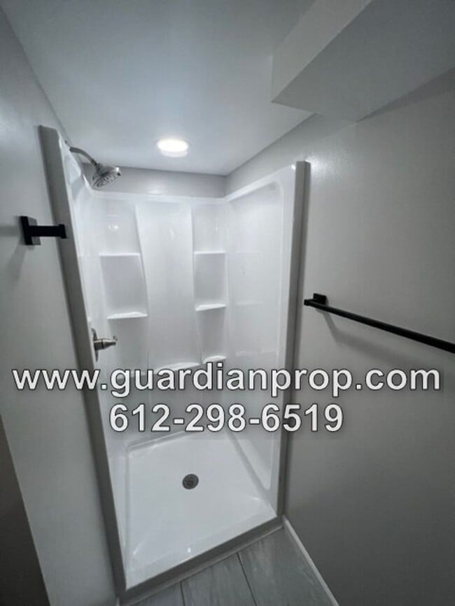 Building Photo - House Available August 1, Updated Kitchen ...
