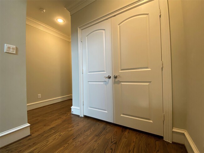 Building Photo - 5226 Kiam St