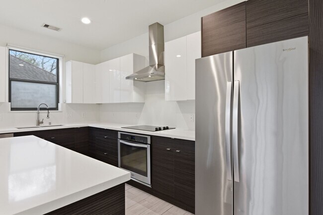 Building Photo - 1530 Primrose St