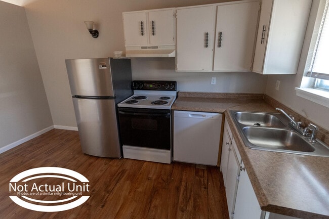 Building Photo - 700 W Cunningham Dr