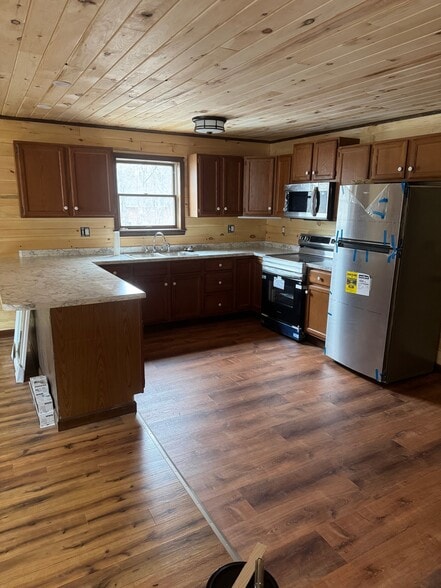 Building Photo - 657 Maine Ave