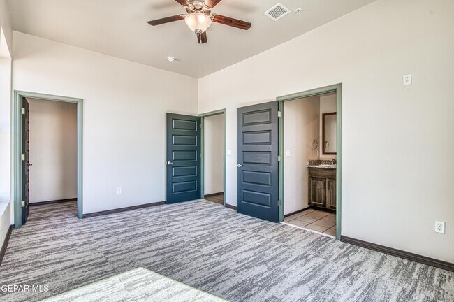 Building Photo - 312 E Overland Ave