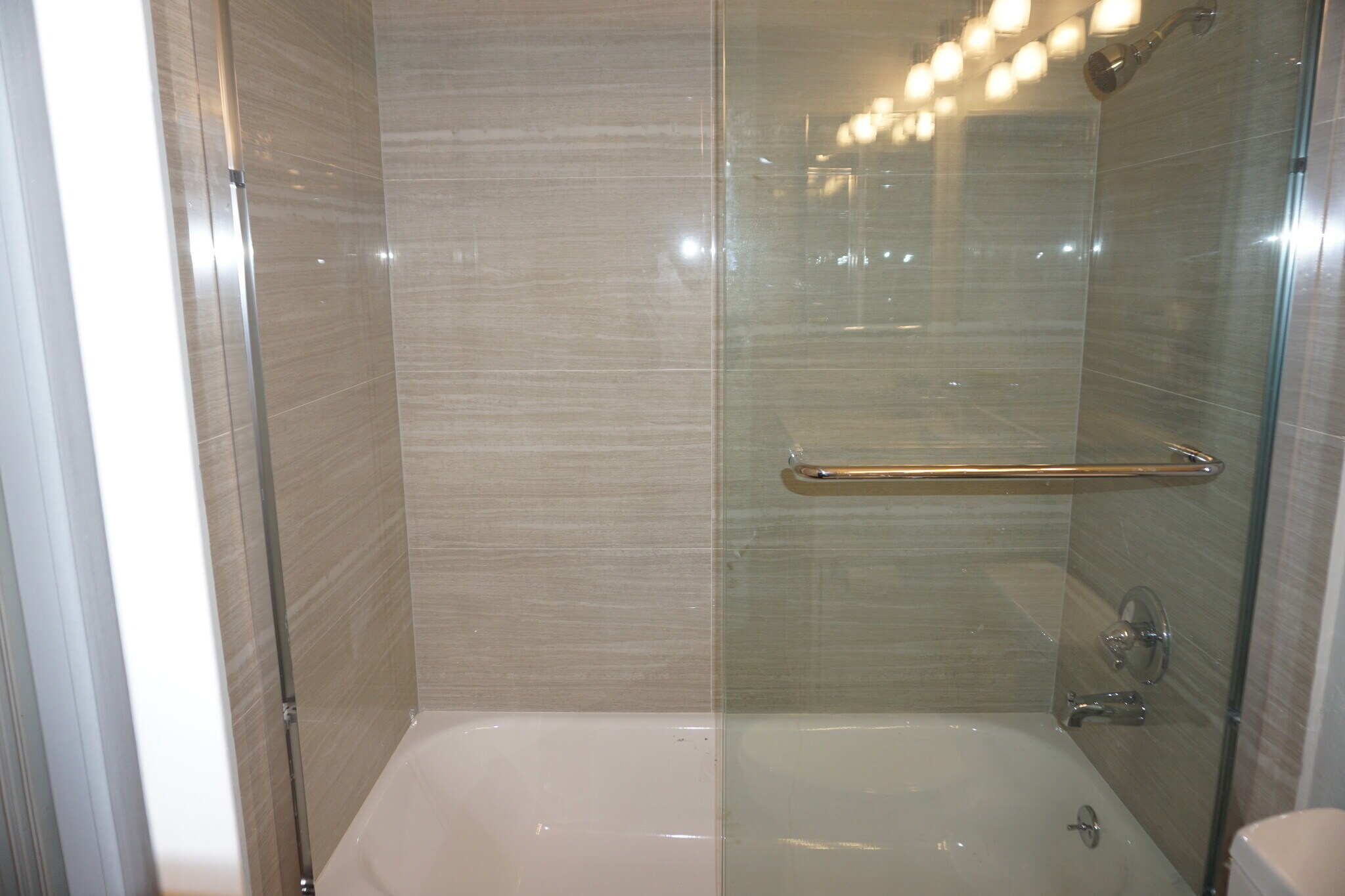 Building Photo - 39199 Guardino Dr