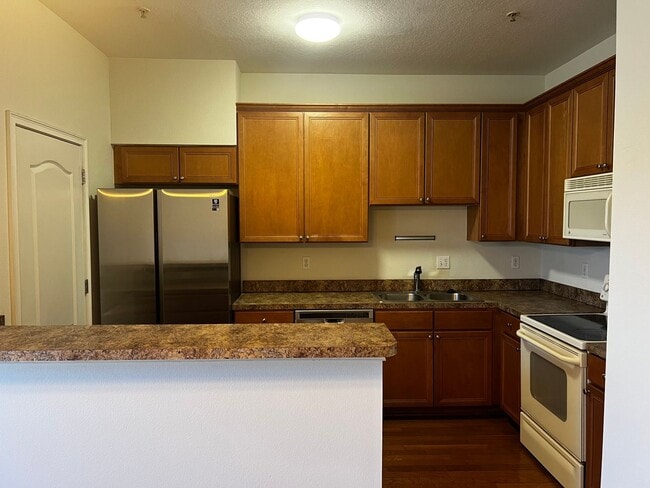 Building Photo - Milk District Townhouse!!