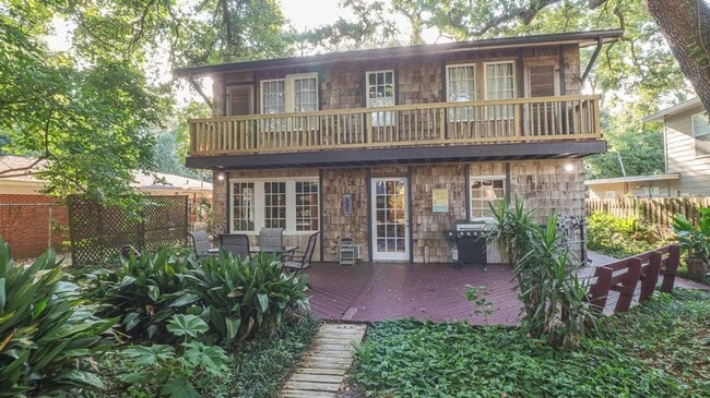 Building Photo - 4 bedroom Home 3 blocks from Gulf of America