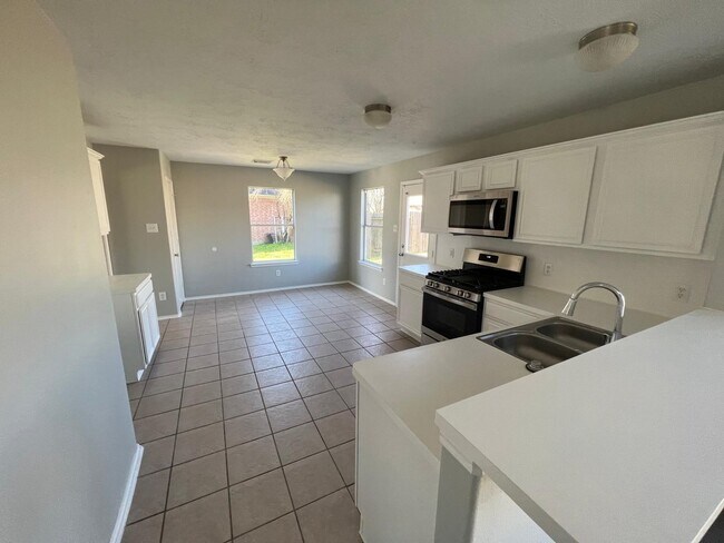 Building Photo - 19451 Nasworthy Dr