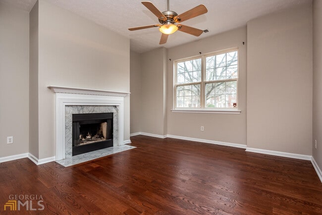 Building Photo - 246 Village Square Dr