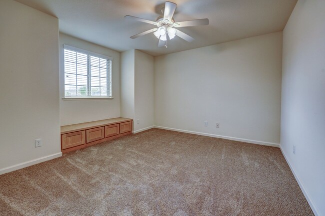 Building Photo - Large Home within Clovis Unified
