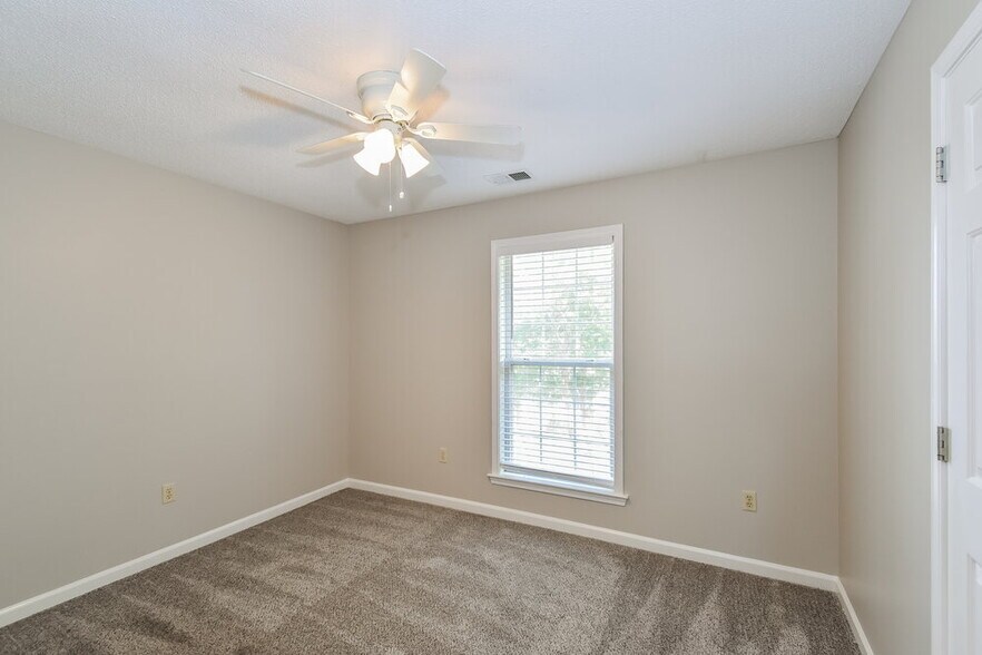 Building Photo - 1758 Torrington Ct