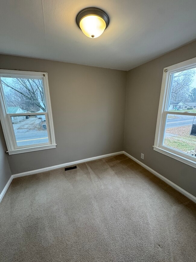 Building Photo - 1237 E Riverside Dr