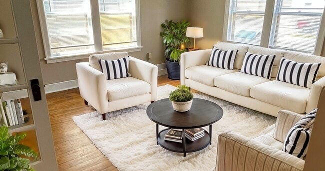 Building Photo - 1319 Grand Ave