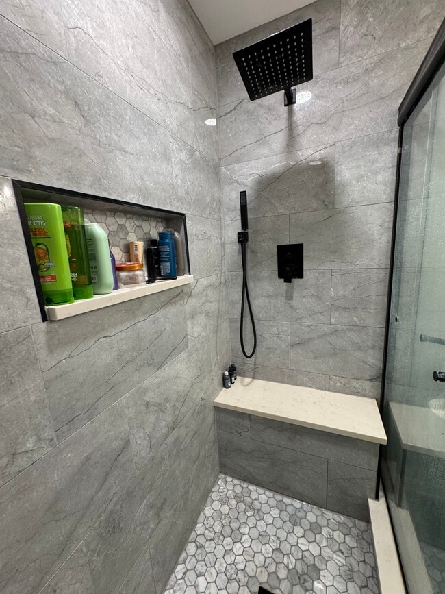 Building Photo - 906 Thornwood Dr