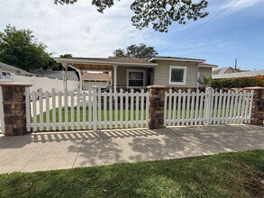 Building Photo - 3 brd, 1 bath located  in the Chandler Bike Path Neighborhood