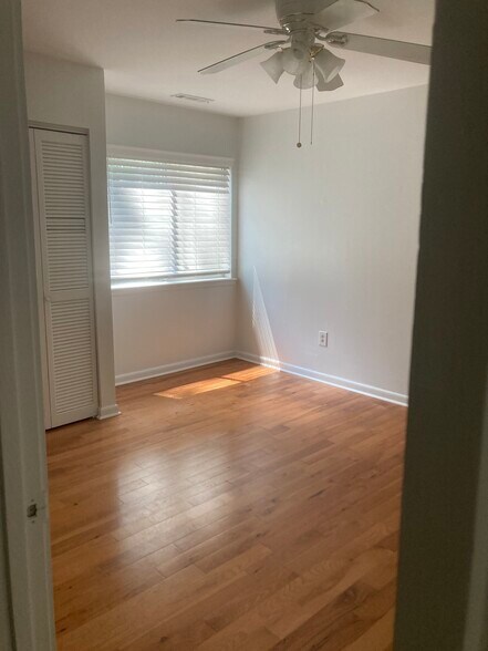 Building Photo - 20 Indigo Ln