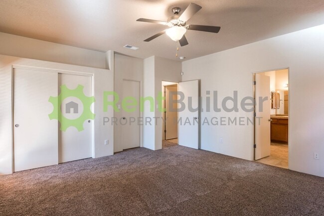 Building Photo - Model Perfect Living in Beautiful Loma Pinon