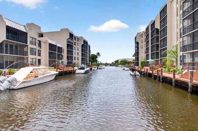 Building Photo - 12 Royal Palm Way