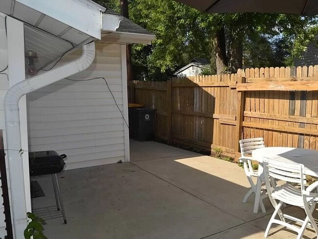 Building Photo - 2BR 1BA House for Rent