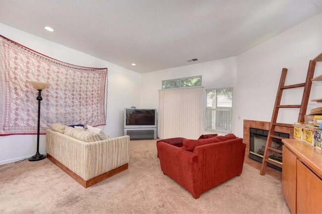 Building Photo - Fabulous West Davis location.  **No texts or phone calls. Email inquiries only***