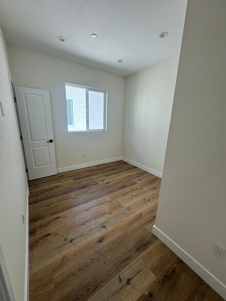 Building Photo - 5875 Towne Ave