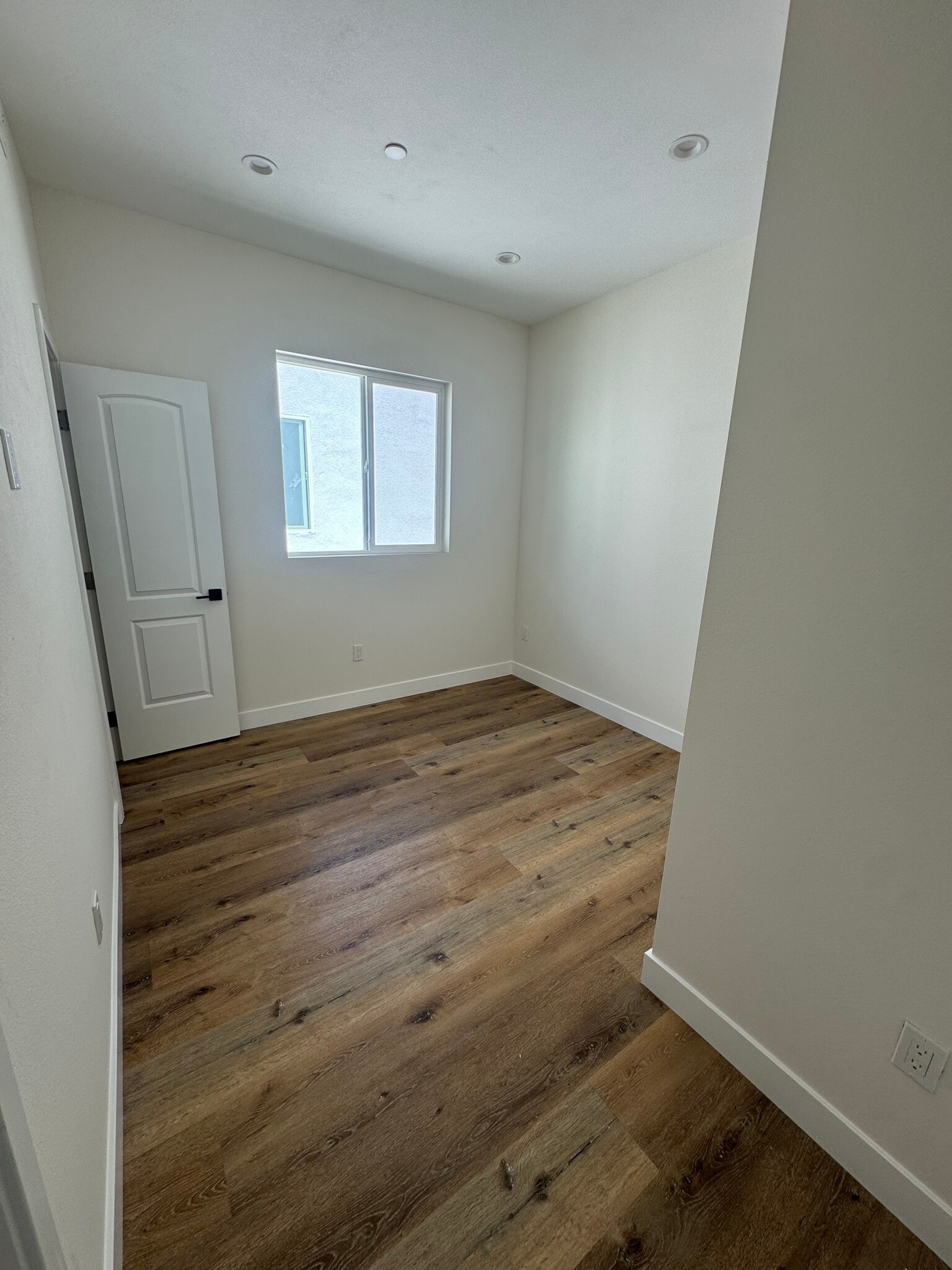 Building Photo - 5875 Towne Ave