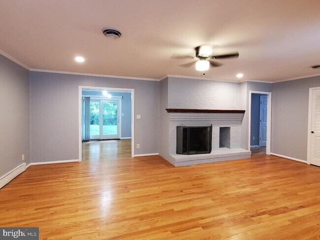 Building Photo - 4802 S Haven Dr