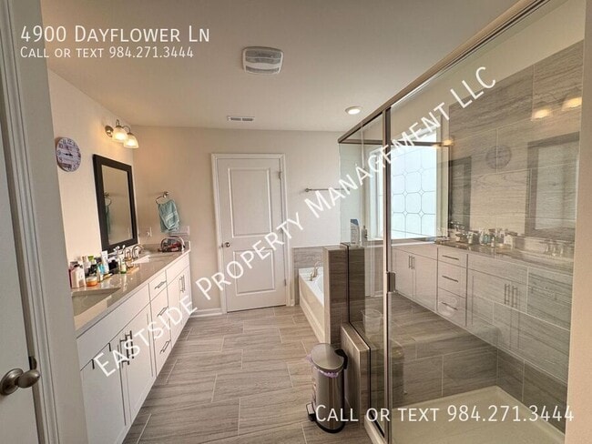 Building Photo - 4900 Dayflower Ln