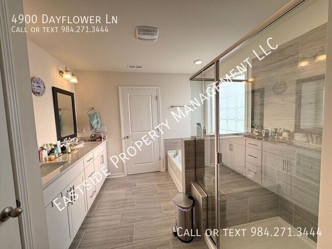 Building Photo - 4900 Dayflower Ln