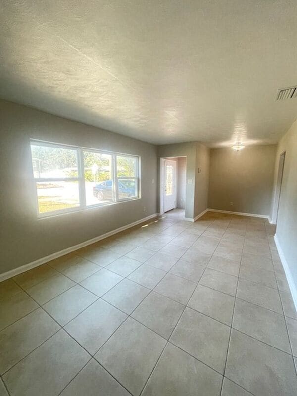 Building Photo - 311 Altaloma Ave