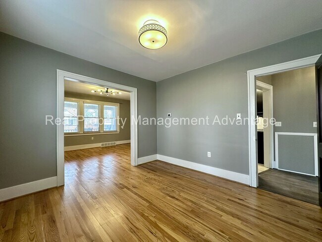 Building Photo - 851 Gardendale.