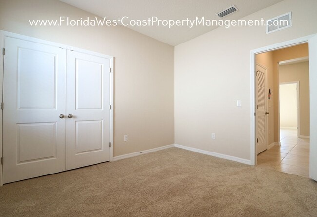 Building Photo - 16465 Woodside Gln