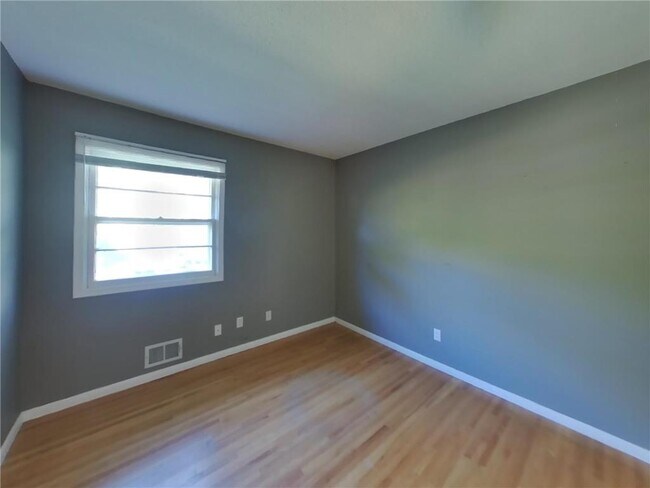 Building Photo - 3820 Union Terrace Ln N