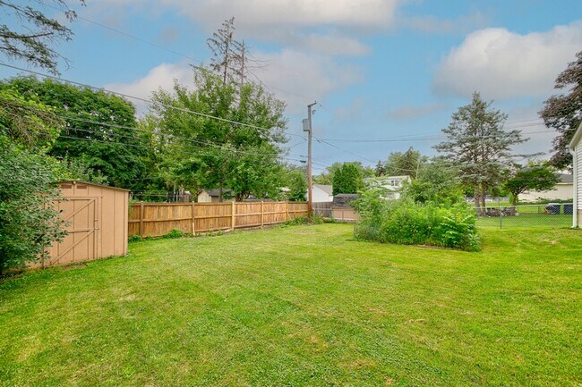 Building Photo - 384 S Wolf Rd