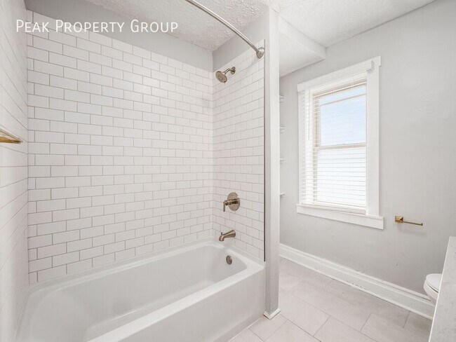 Building Photo - 418 E Mithoff St