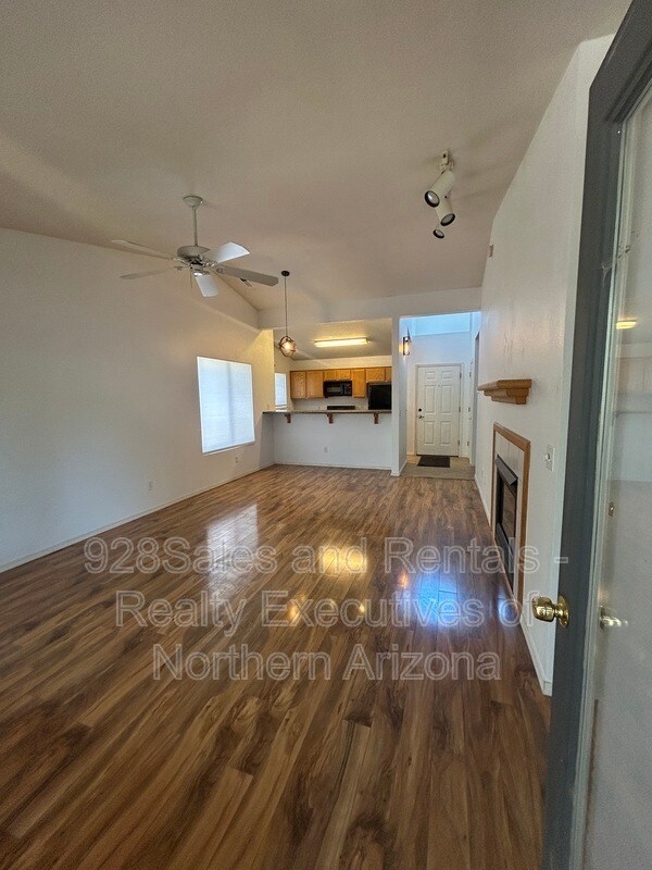 Building Photo - 6485 E Settlers Run Rd