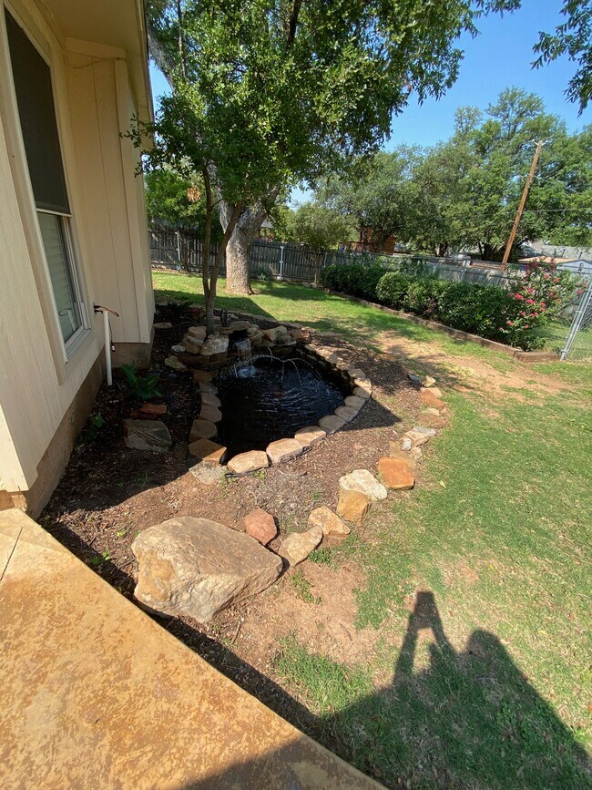 Building Photo - 2914 Hemlock Dr