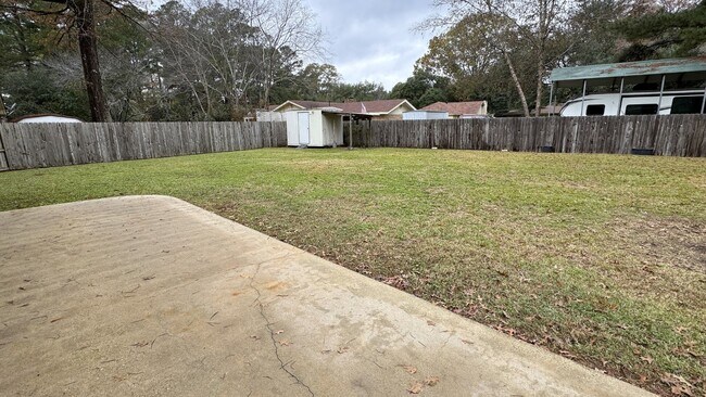 Building Photo - 203 Williamsburg Dr