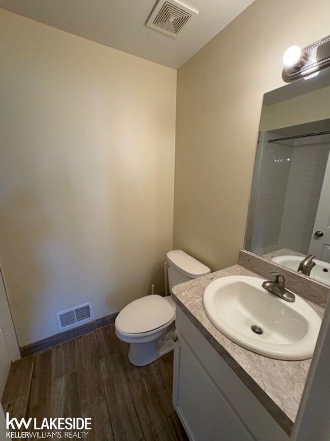 Building Photo - 14231 Ivanhoe Dr