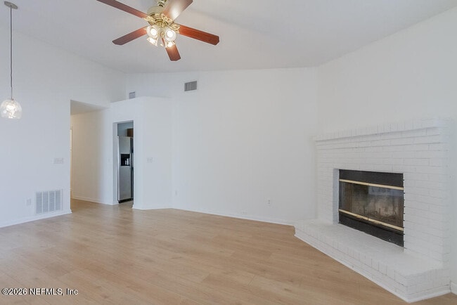 Building Photo - 563 Staffordshire Dr E