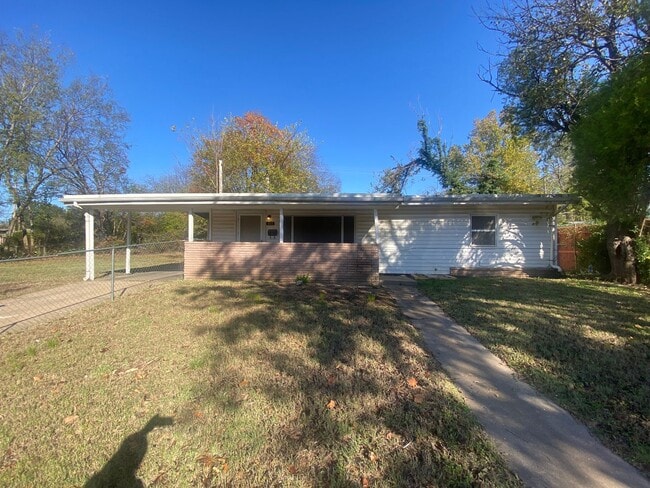 Primary Photo - Updated 3 bed 1 bath