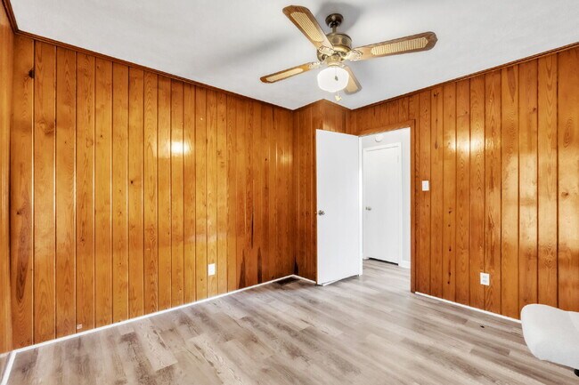 Building Photo - Stylish 3 Bedroom, 2 Bath Ranch with Bright Sunroom and Modern Comforts