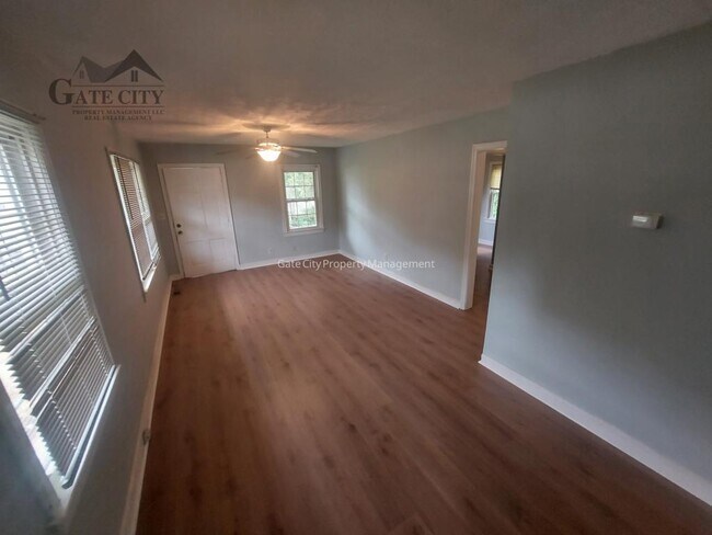 Building Photo - 1218 Guyer St